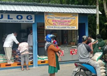 600 Liter Minyak Goreng Murah Bulog, Ludes Dalam Sekejap