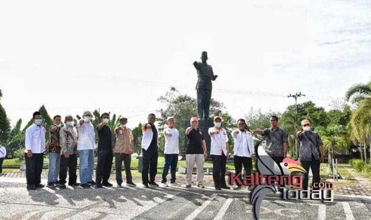 Kunjungi Palangka Raya, Presiden PKS Lakukan Napak Tilas di Tugu Soekarno