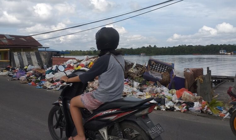 Kurangnya Kesadaran Buang Sampah di Depo