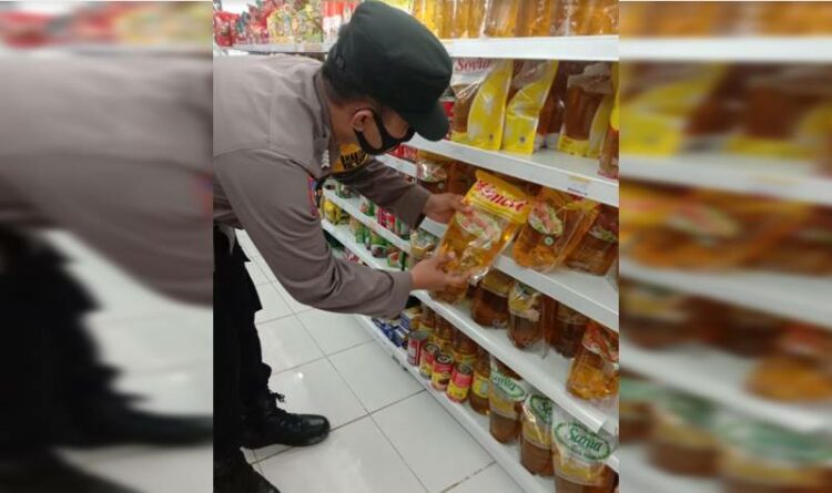 Jelang Ramadhan, Polsek Katingan Hilir Kontrol Ketersediaan Minyak Goreng dan Harga Pasar