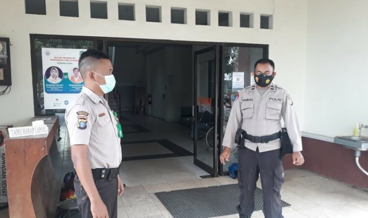Personil Sat Binmas Periksa Kelengkapan Atribut Satpam RSUD Kuala Pembuang