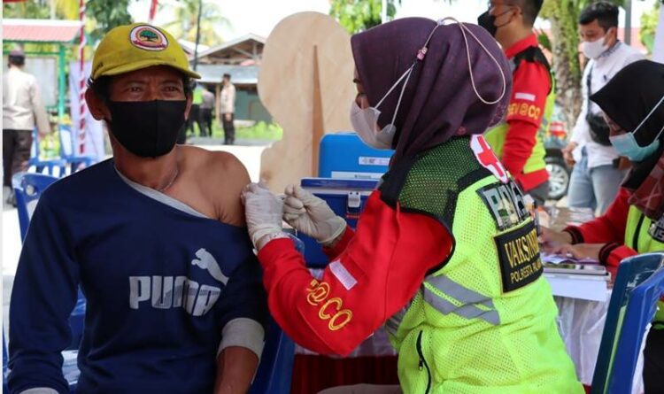 Polresta Palangka Raya Gelar Gerai Vaksinasi di Kantor Kelurahan Menteng