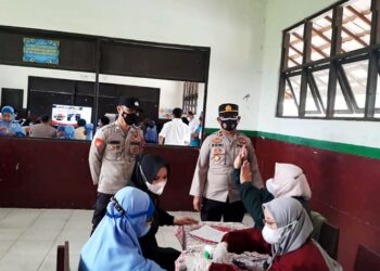 Polsek Seruyan Hilir Lakukan Pengamanan Vaksinasi Anak di SD Quratul Ayyun