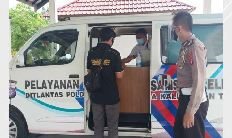 Satlantas Polres Seruyan laksanakan program Samsat Keliling.