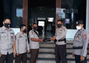Satpam DPRD Kab.Seruyan Dapat Bingkisan dari Binmas Polres Seruyan