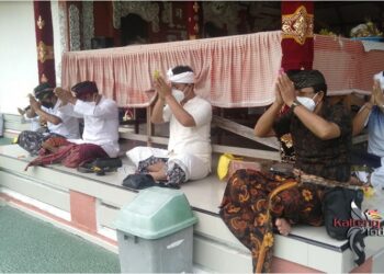 Umat Hindu Palangka Raya Melaksanakan Persembahyangan Tawur Kesanga