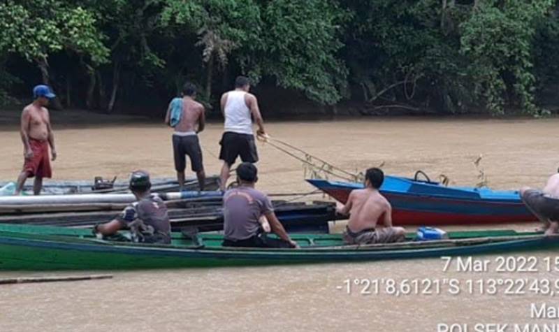 Gadis ABG Diduga Terseret Arus Sei Manuhing kabupaten Gunung Mas