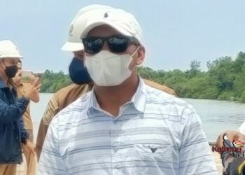 Wakil Ketua Komisi IV DPRD Kotim, Bima Santoso saat melakukan kunjungan di Perusahaan yang bergerak dibidang kelapa sawit dan turunannya.(Fit).
