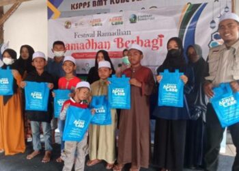 Agnia Care Sampit Berikan Santunan Kepada 30 Anak Yatim