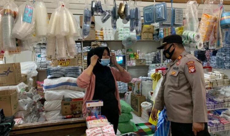 Cegah penyebaran Covid 19, Kanit Binpolmas Binluh ke Warga KabupateSeruyan