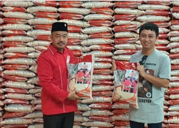 Ketua DPC PDI Perjuangan Seruyan Yulhaidir bersama Anggota DPRD Kalteng Ferry Khaidir