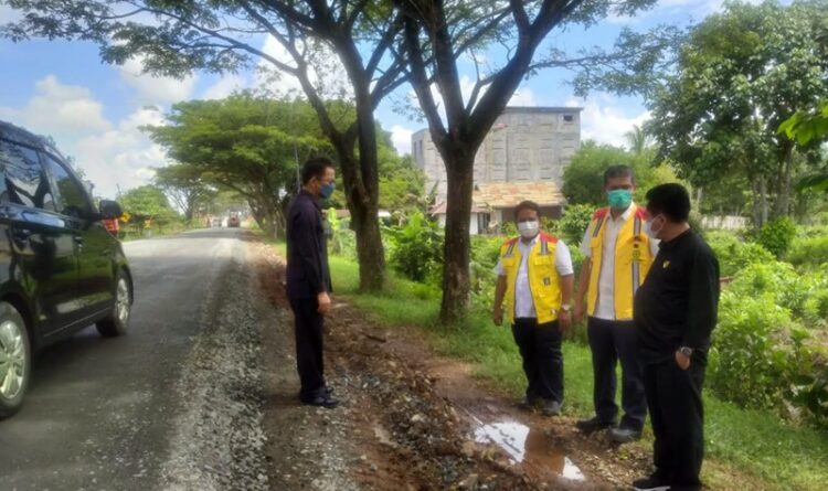 Ketua DPRD Kalteng Tinjau Ruas Jalan di Pulang Pisau Bersama Balai Pelaksana Jalan Nasional Kalteng Menjelang Hari Raya Idul Fitri