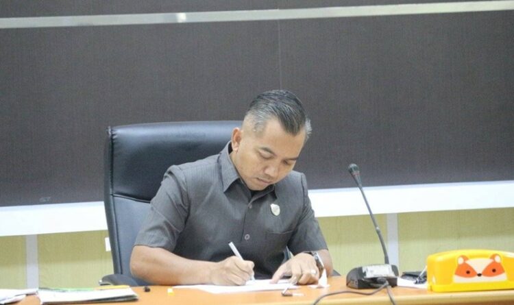 Ketua DPRD Seruyan, Zuli Eko Prasetyo pimpin rapat internal Pembentukan Tim Pansus LKPJ