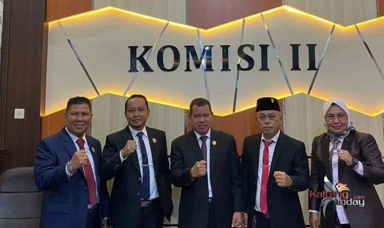 Ketua Komisi II DPRD Kotawaringin Timur, Juliansyah.(tengah).(Fitri).