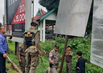 Kondisi spanduk dan baliho yang ditertibkan, belum lama ini.