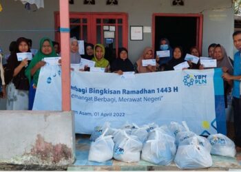 PLN BAGI BINGKISAN RAMADAN DI ASAM ASAM