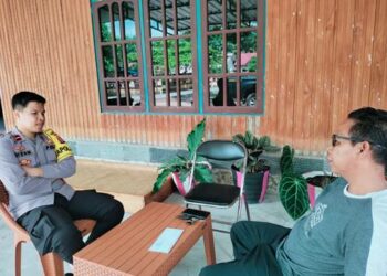 Pererat tali Silaturahmi di Bulan Suci, Kapolsek Hanau Sambangi Kades Tanjung Hara Kec. Danau Seluluk