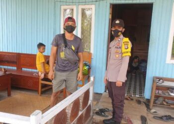 Personel Polsek Seruyan Hilir Laksanakan Himbauan Larangan Bakar Hutan dan Lahan di Desa Muara Dua.