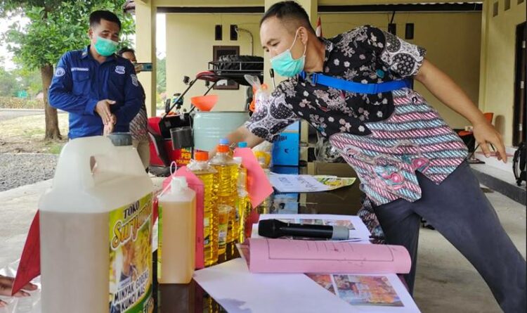 Penjual Minyak Goreng Curah di Murung Raya Caplok Label Kunci Mas Untuk Raup Keuntungan