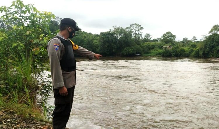Polsek Seruyan Hulu Laksanakan Cek Debit Air Sungai