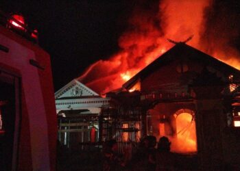 Sebuah Rumah di Jalan G. Obos Palangka Raya Terbakar