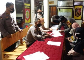 Polsek Dusun Tengah Salurkan BTP Bagi Pemilik Warung dan PKL