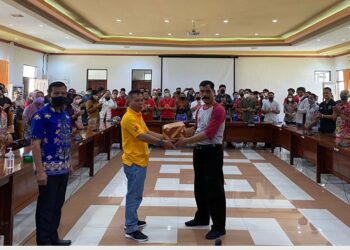 Suasana saat acara pelepasan pegawai di Sekretariat DPRD Kabupaten Kapuas pada Jumat, 1 April 2022.