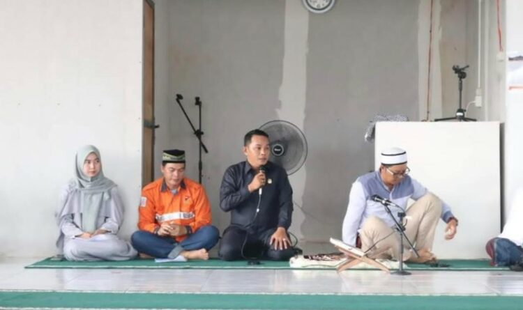 Wakil Ketua DPRD Mura Bersama PT SAB Berikan Santunan Kepada Ponpes Ass-Syifaul Amin