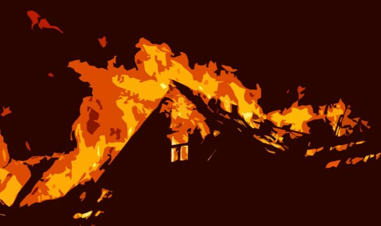 Diduga Korsleting Listrik, Rumah Kosong di Jalan Kencana Terbakar