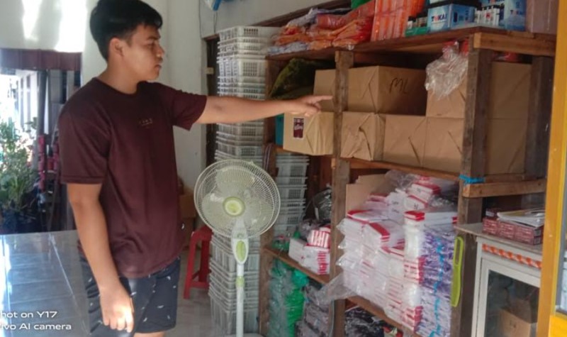 Gagalnya Upaya Wanita Ini Mencuri 100 Bungkus Rokok Dijepit Diantara Selangkangan Kaki