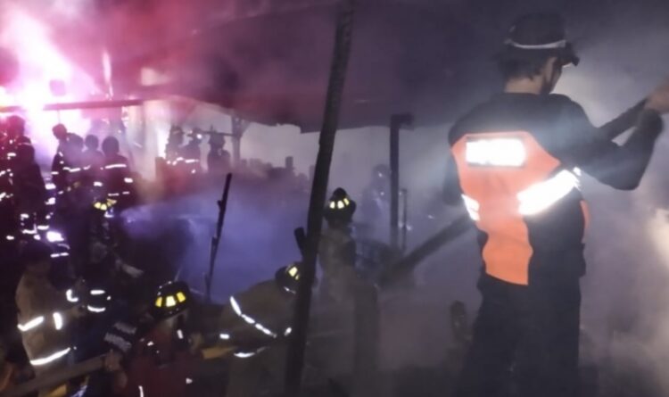 Kilang Kayu di Pahandut Seberang Terbakar, Sejumlah Mesin Hangus .