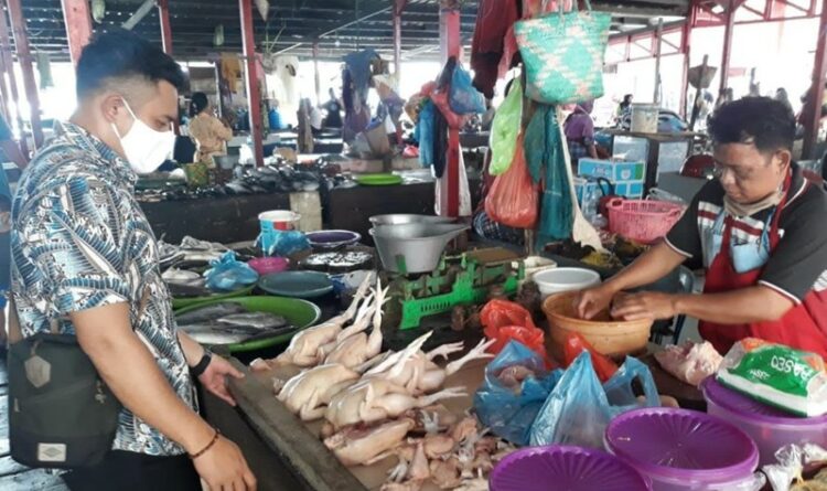 Anggota Satreskrim Polres Seruyan Laksanakan Pengecekan Bahan Pangan di Beberapa Pasar Kota Kuala Pembuang