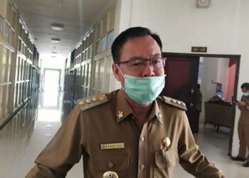 Bupati Katingan Sakariyas ketika memberikan keterangan pers, Rabu