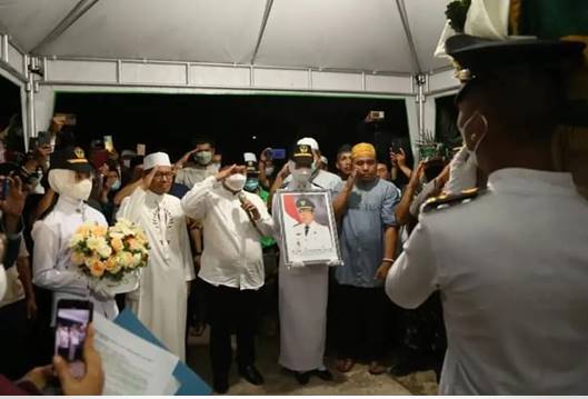 Bupati Kotim Hadiri Pemakaman HM Taufik Mukri