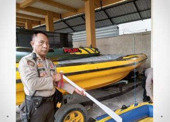 Jajaran Satsamapta Polresta Palangka Raya, pada saat melakukan pengecekan peralatan SAR.