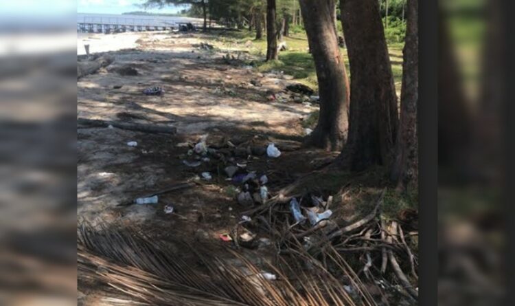 Tumpukan Sampah Memadati Objek Wisata Ujung Pandaran