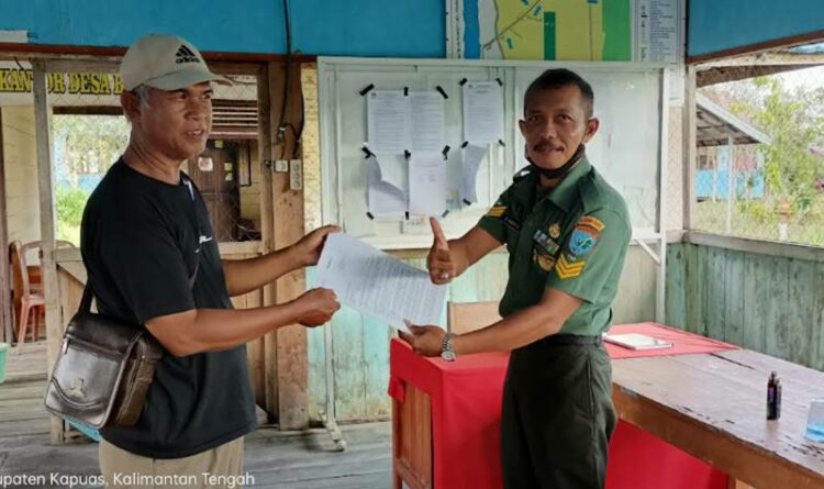 Bakal Calon Kades Bakungin, Serka Anom , Mengambil Formulir Pendaftaran