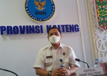 Teks Poto -Kepala BNNP Kalteng, Brigjen Pol Sumirat.