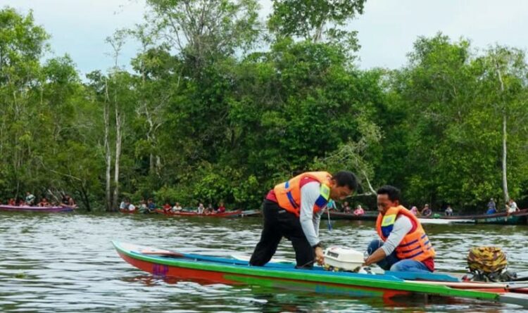 Memacu Adrenalin Lewat Adu Speed Boat dan Nikmati Indahnya Hamparan Kampung Air di Kalinapu