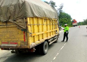 Satlantas Polres Gumas Jaring Puluhan Kendaraan Over Laoding q