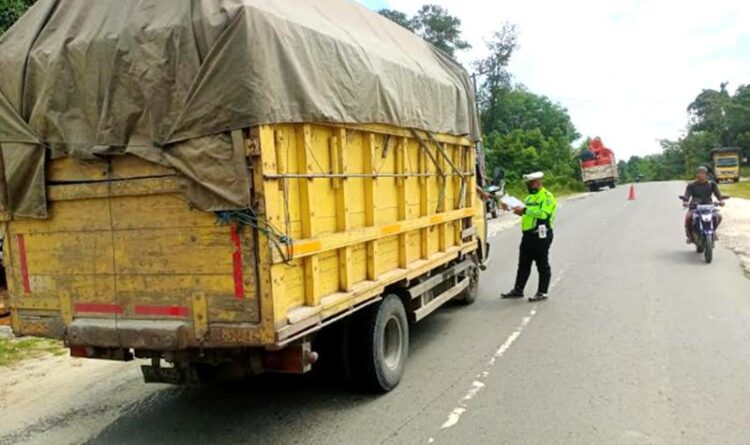 Satlantas Polres Gumas Jaring Puluhan Kendaraan Over Laoding q