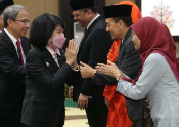Keterangan Foto : Bupati Pulang Pisau Pudjirustaty Narang saat menghadiri Pengukuhan Kepala Perwakilan Bank Indonesia (BI) di Palangka Raya, Senin (6/6/2022).