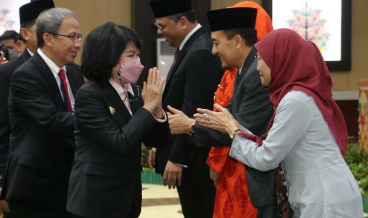 Keterangan Foto : Bupati Pulang Pisau Pudjirustaty Narang saat menghadiri Pengukuhan Kepala Perwakilan Bank Indonesia (BI) di Palangka Raya, Senin (6/6/2022).