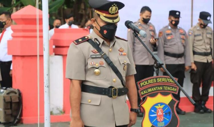SDM Polres Seruyan Upacara Dan Ziarah Makam Pahlawan Dalam Rangka Peringatan Hari Bhayangkara Ke 76