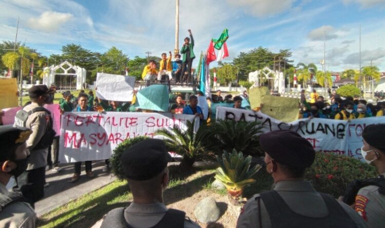 Puluhan Mahasiswa Demo, Tuntut Terkait Kelangkaan Pertalite dan Penolakan RKUHP