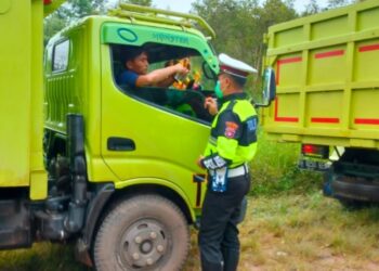 Sat Lantas Polres Seruyan Periksa Kendaraan ODOL