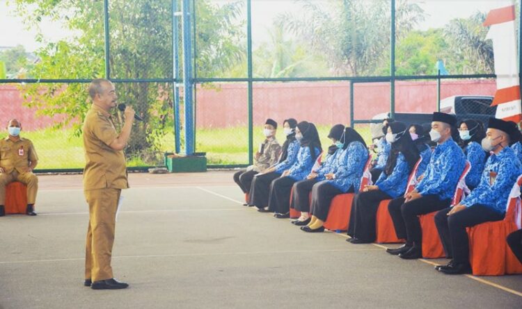 Bupati Seruyan Serahkan SK PNS