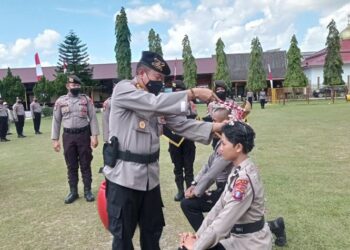 Ditsamapta Polda Kalteng Gelar Apel Penyambutan 140 Anggota Baru dan Pelepasan 102 Anggota ke Polres