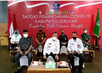Foto - Bupati Seruyan Yulhaidir mengikuti secara virtual Focus Group Discussion dari Pendopo Rumah Jabatan Bupati Seruyan