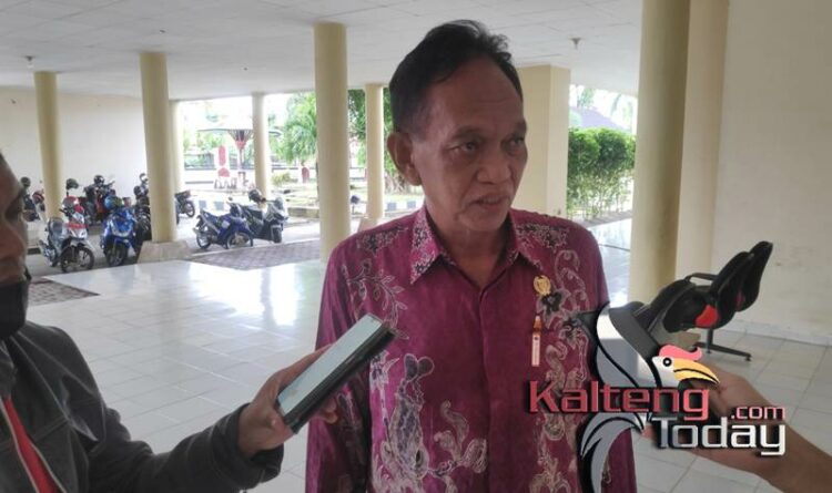 Foto - Ketua Bamperda DPRD Kabupaten Barito Selatan, H. Raden Sudarto saat diwawancarai awak media (shan)
